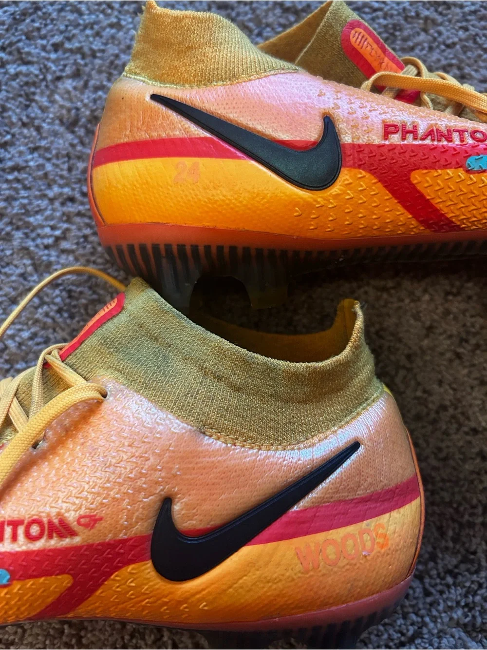 Nike Phantom Soccer Cleats
